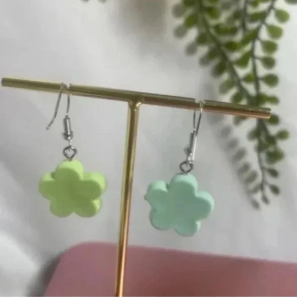 ❤️ FREE Daisy Monochrome Multicolor Chic Trendy Modern Girly Flower Hip Earrings
